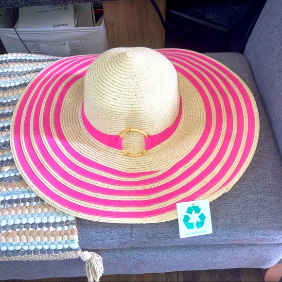 Accessories - NWT STRAW PINK AND TAN FLOPPY SUN HAT